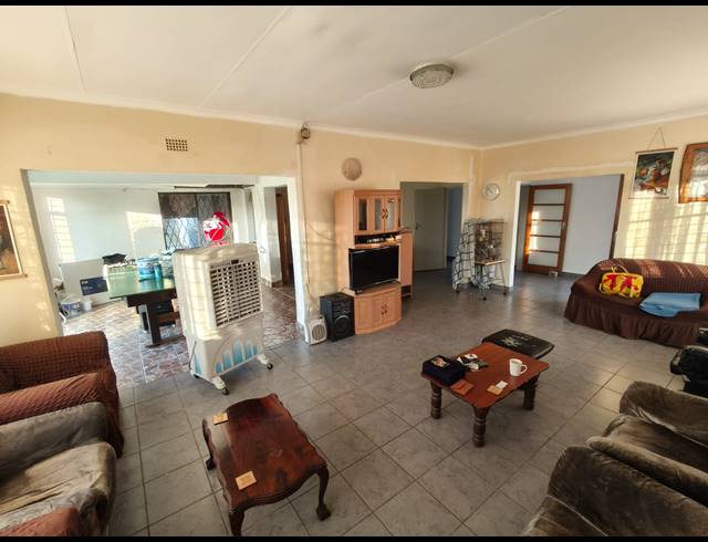 4 BEDROOM HOUSE FOR SALE IN PROTEA PARK